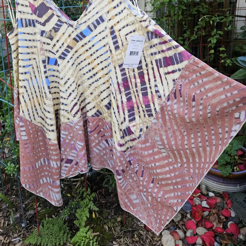 Free People Day Dreamers Tank Top VNeck Faux Batik Print Handkerchief Hem XS NWT - Picture 10 of 15